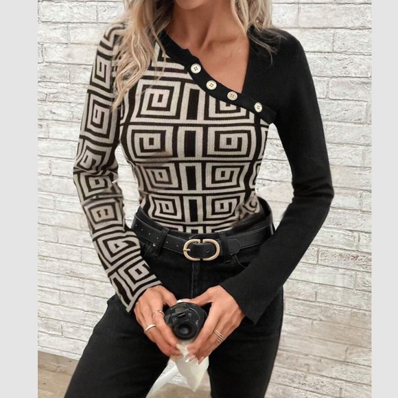 Luxe geo print symmetrical neck blouse - Picture 1 of 6